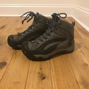Keen women’s insulated hiking boot